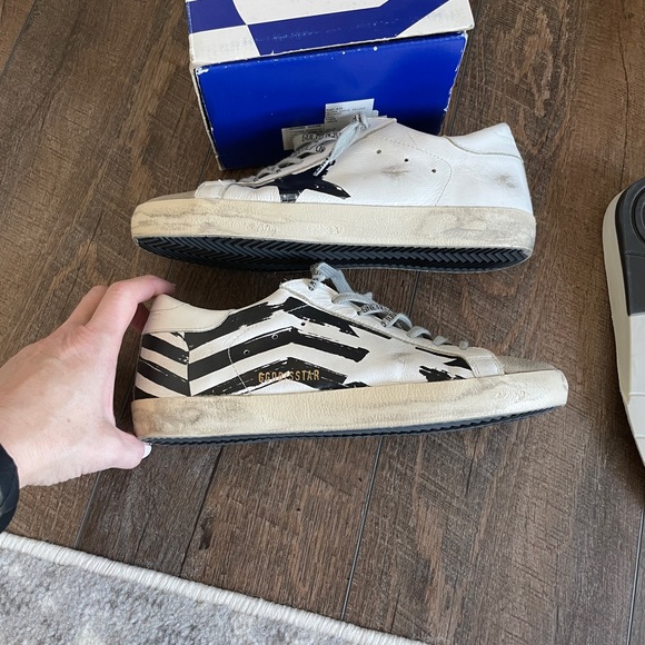 Authentic Golden Goose Superstar Sneaker - Picture 4 of 16